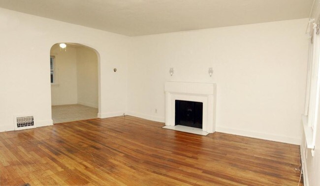 Building Photo - 228 West 16th Street