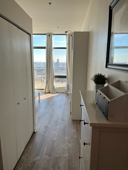 Building Photo - 1550 S Blue Island Ave