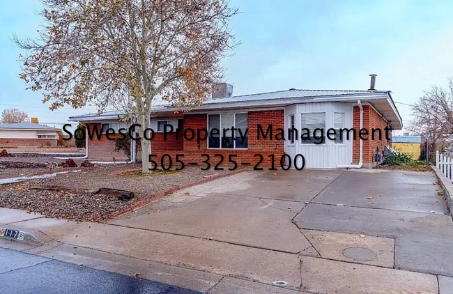 Building Photo - Large 3 Bedroom Home on Corner Lot