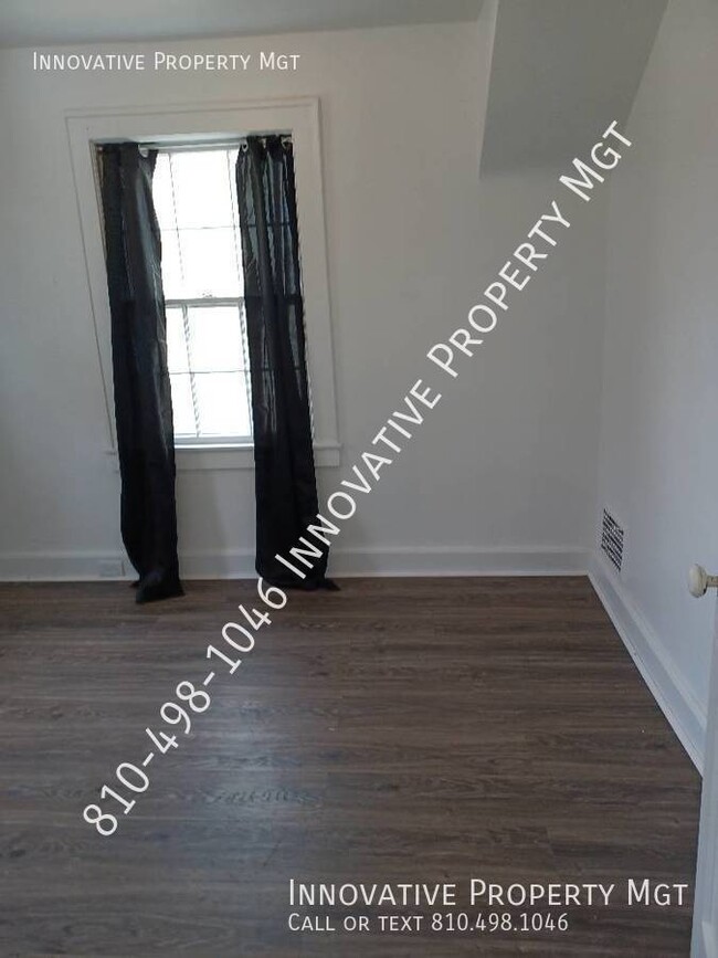 Building Photo - Beautifully updated 2 bedroom, 1 bath - $1...