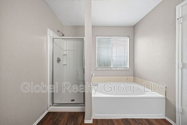 Building Photo - 117 Creek Run