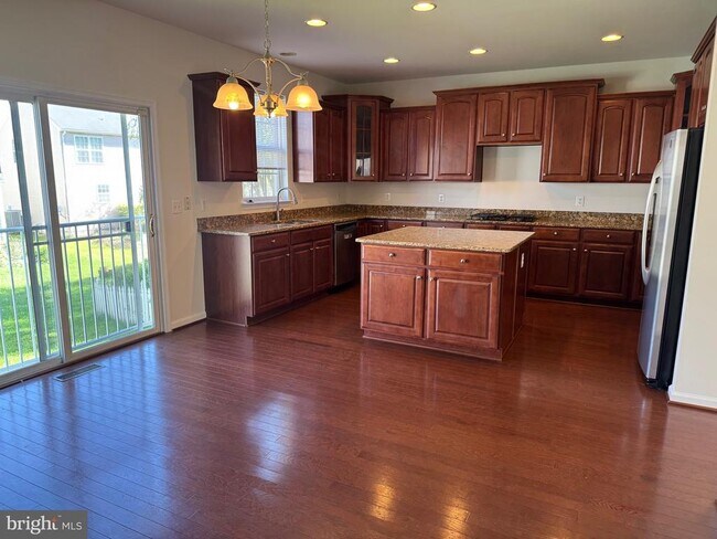 Building Photo - 9719 Inkwood Dr
