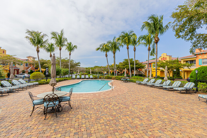 Building Photo - 8641 Piazza del Lago Cir