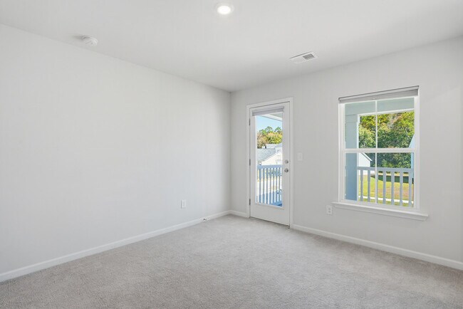 Building Photo - 145 Binscombe Ln