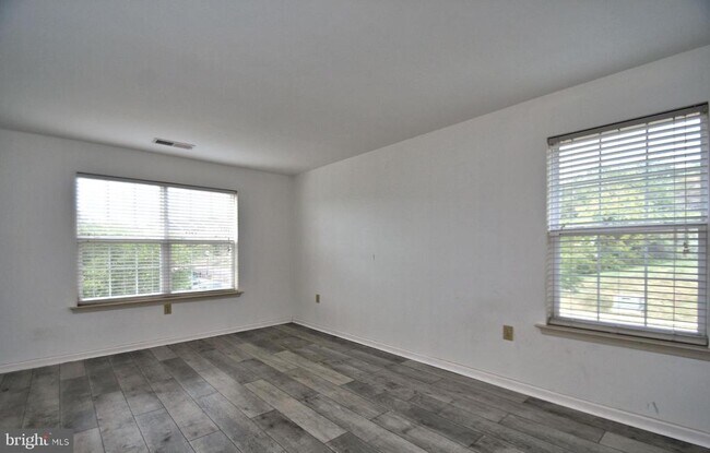 Building Photo - 3940 Ashland Dr