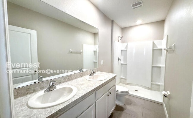 Building Photo - Limited Time Special Offer /  Lovely 3-Bedroom Home with Garage / Pet-Friendly / Available Now!