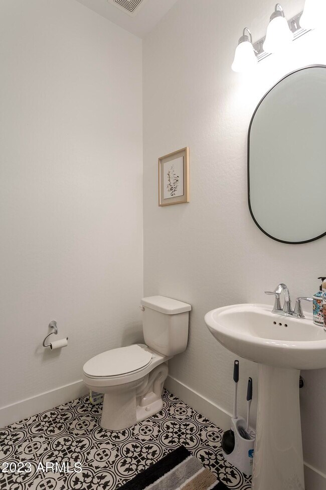 Building Photo - 8543 W Palo Verde Dr