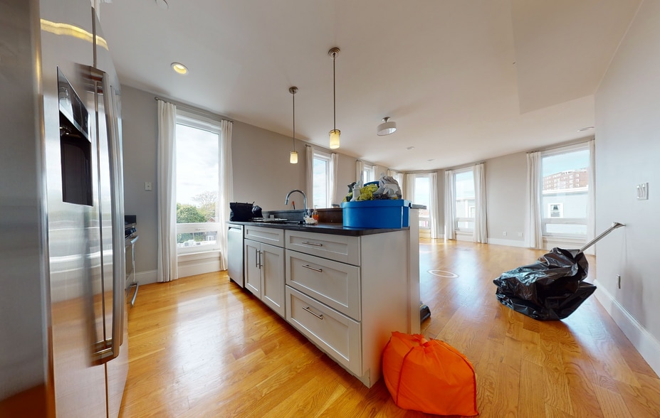 Building Photo - 168 Hampshire St