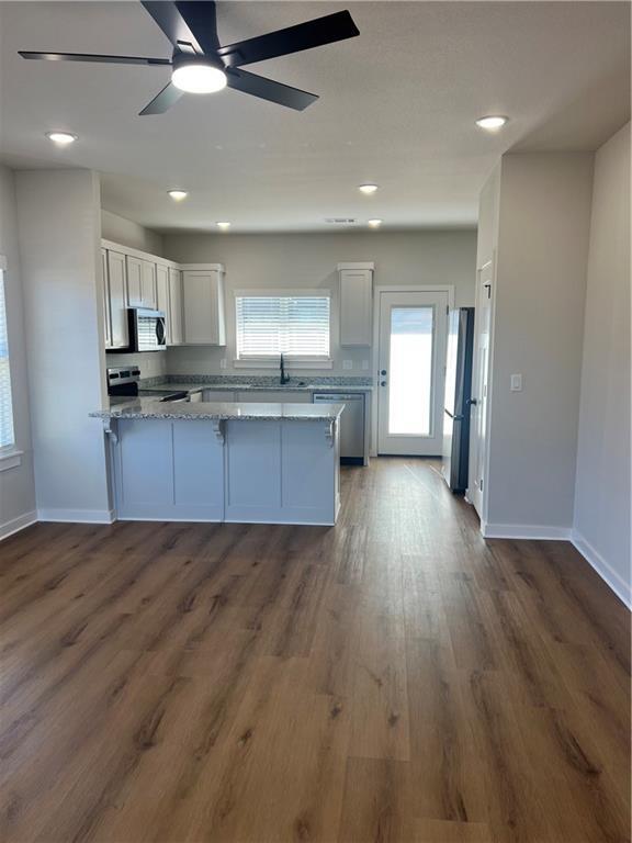 Building Photo - 600 Cosmos St