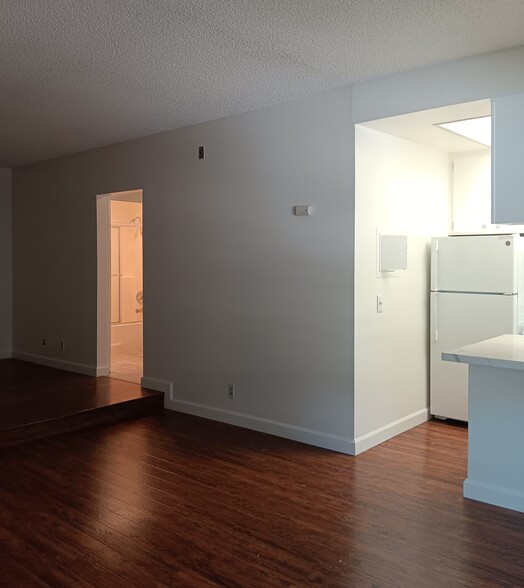Building Photo - 10965 Fruitland Dr
