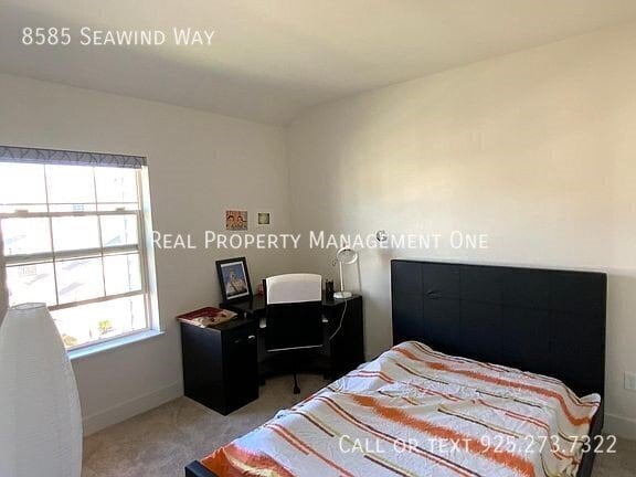 Building Photo - Gorgeous 3 Bed/3.5 Bath Home in Perfect Ne...