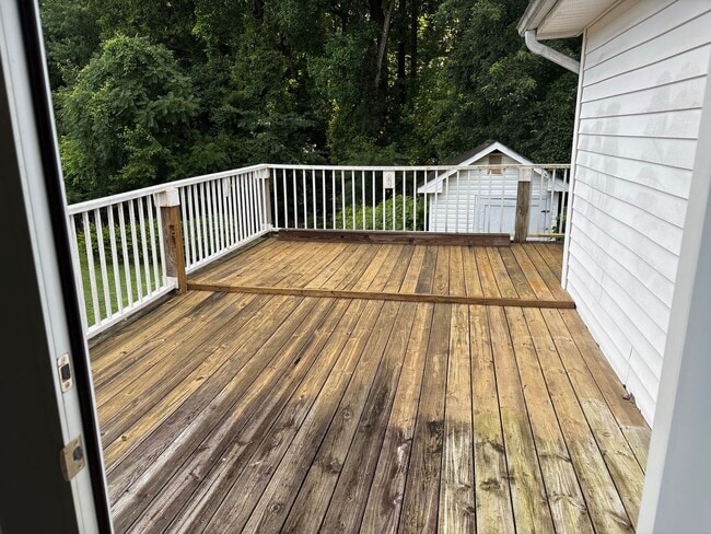 Building Photo - 2 Bedroom 1 Bath Home in Winston-Salem