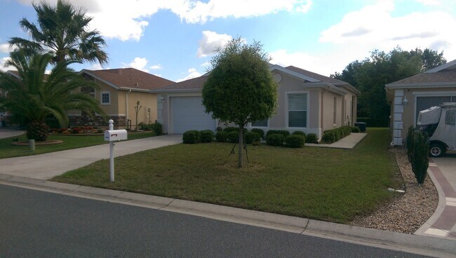 Building Photo - 3 bed, 2 bath 2 car garage