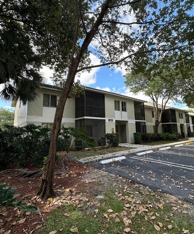 Building Photo - 300 Gardens Dr