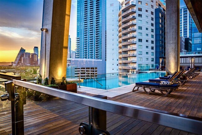 Building Photo - 70 Rainey St