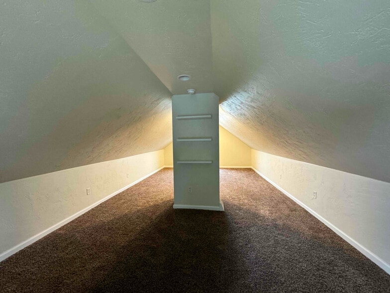 Building Photo - 743 Lemington St