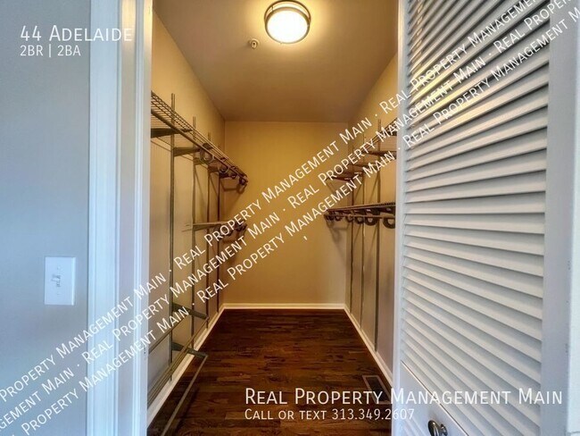 Building Photo - 44 Adelaide-