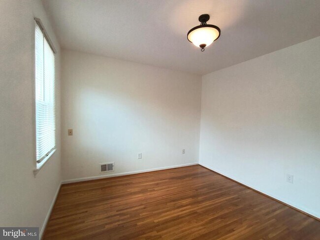 Building Photo - 8835 Tuckerman Ln