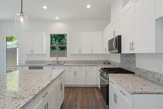 Building Photo - 822 Francesca Dr