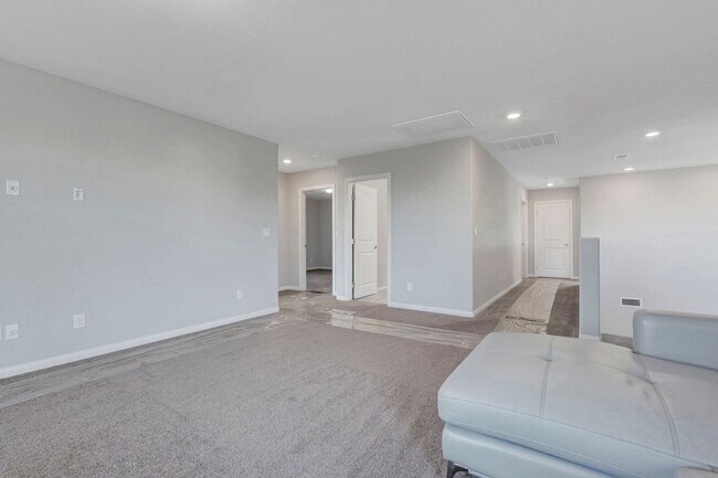 Building Photo - Gated community Located within the Valley Vista Master Plan. 4 Bed 3 Bath features and Open and i...