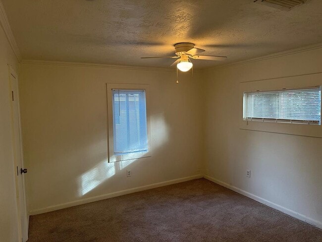 Building Photo - 424 Wildwood Way