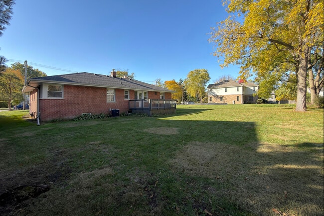 Building Photo - 1222 E Kensington Rd