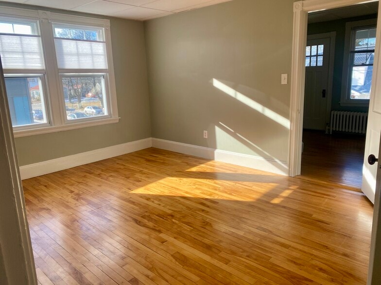 Building Photo - 60 Noyes St