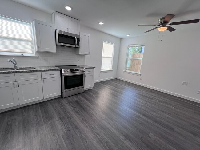 Building Photo - Updated 3-Bedroom Townhome for Rent in Eas...