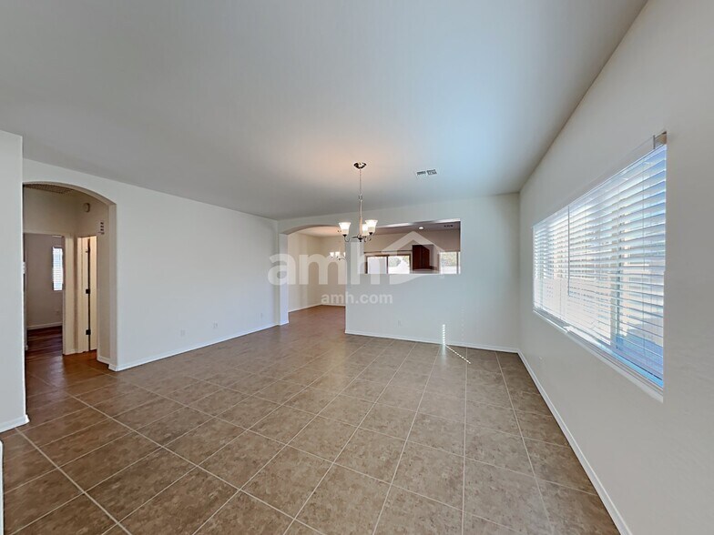 Building Photo - 868 Basswood Ave