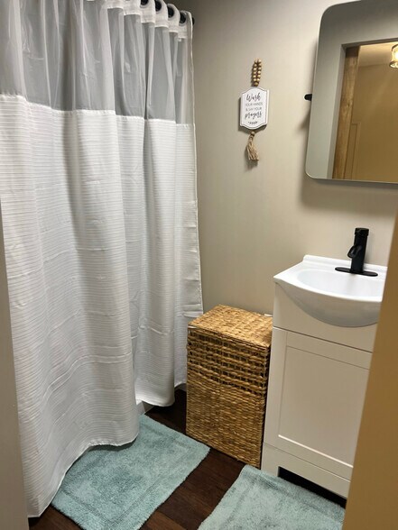 Building Photo - 76 Parkway Dr