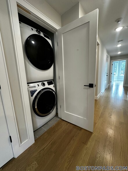 Building Photo - 104-106 Warren St.