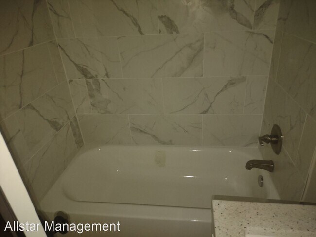 Building Photo - 3 br, 2.5 bath House - 1038 Cedarhill Drive