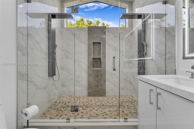 Building Photo - 16778 Willow Creek Dr