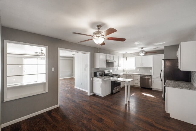 Building Photo - Short Term Lease