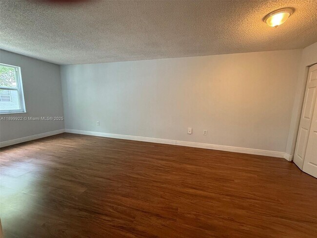 Building Photo - 17255 SW 95th Ave