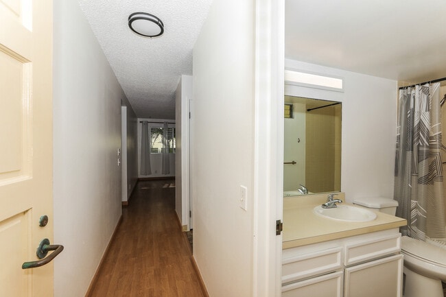 Building Photo - 350 Aoloa St