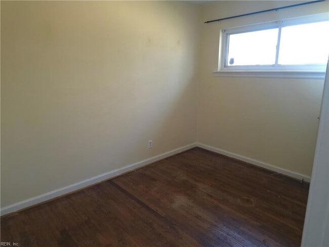 Building Photo - 618 Beach View St