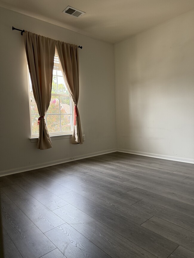 Building Photo - 637 Baystone Ct