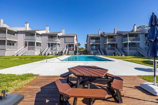 Building Photo - 14180 River Rd