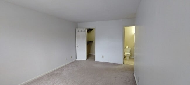 Building Photo - Great condo in great location