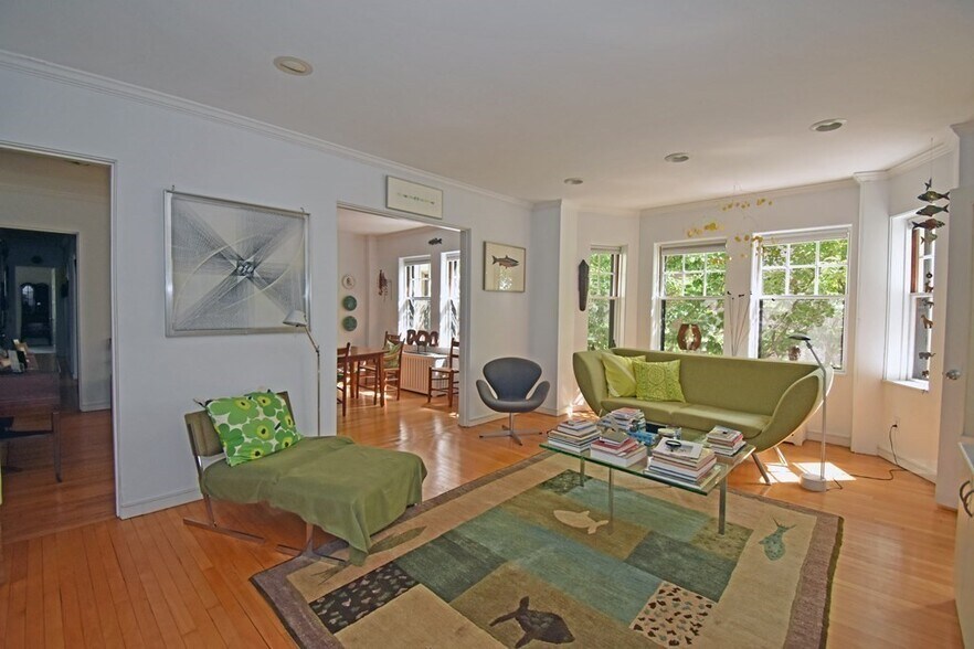 Building Photo - 993 Memorial Dr