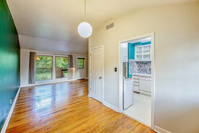 Building Photo - 2655 Whitewood St