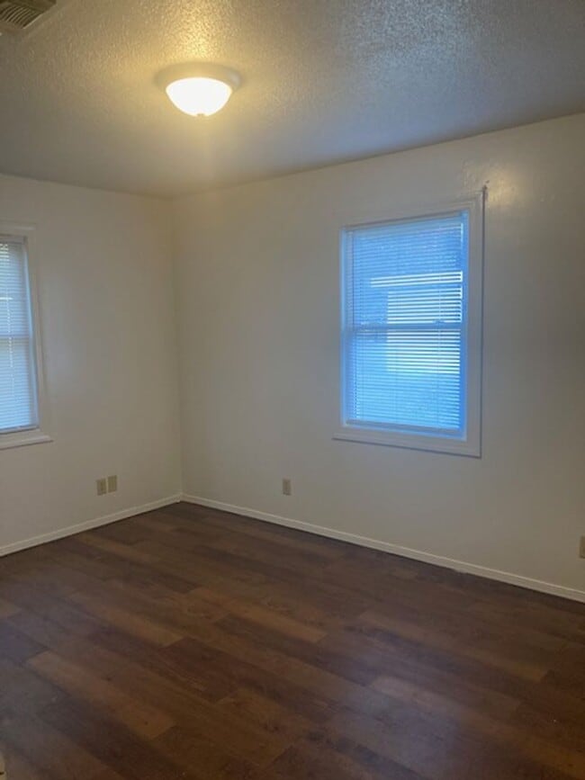 Building Photo - Gulfport 3 Bedroom