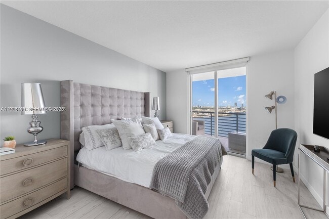 Building Photo - 335 S Biscayne Blvd