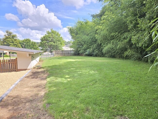 Building Photo - 4048 Dolly Ridge Rd