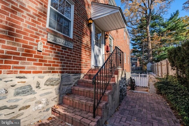 Building Photo - 1223 Drexel Ave