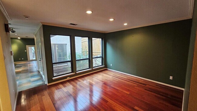 Building Photo - 4902 Westview Dr