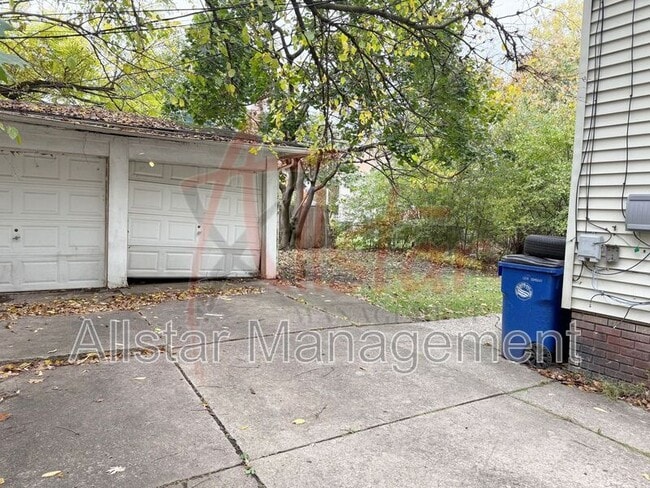 Building Photo - 3018 E 125th St