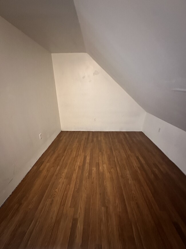 Building Photo - 107 Kelburn St