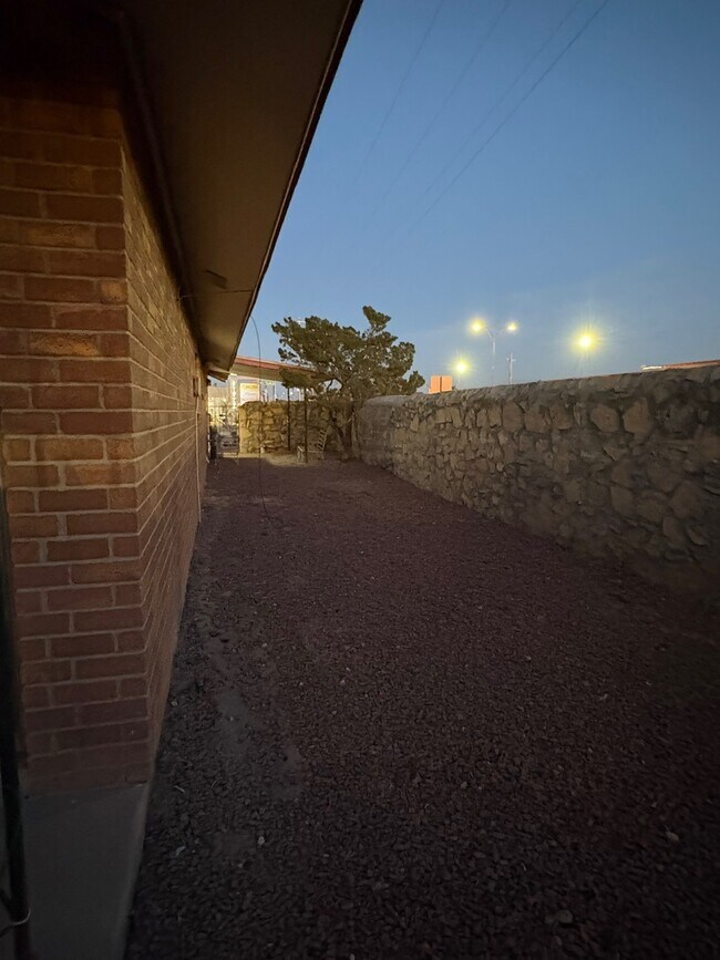 Building Photo - 1901 Amy Sue Dr